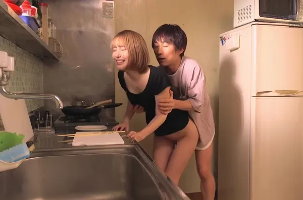 sex âu mĩ Vợ mới cưới của anh trai mất nết về quê chơi rồi chịch với cậu em chồng